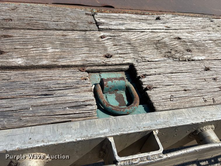 image for item EA7528 1995 Untility FS2CHAE flatbed trailer