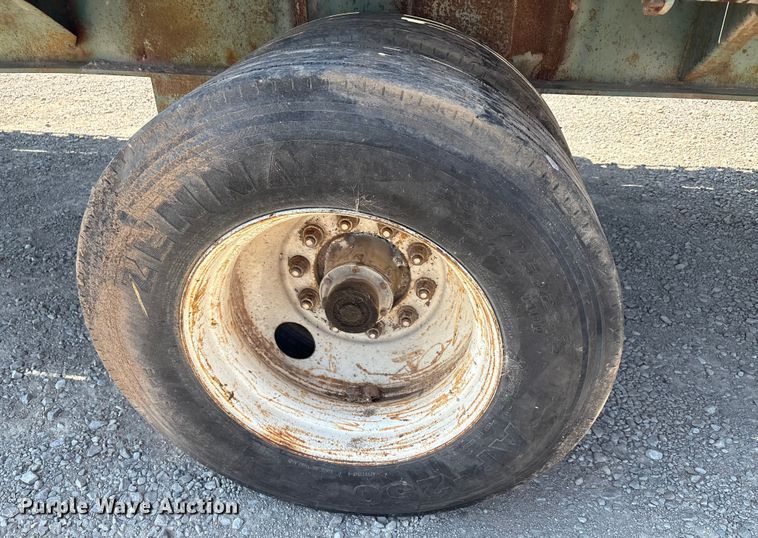 image for item EA7528 1995 Untility FS2CHAE flatbed trailer