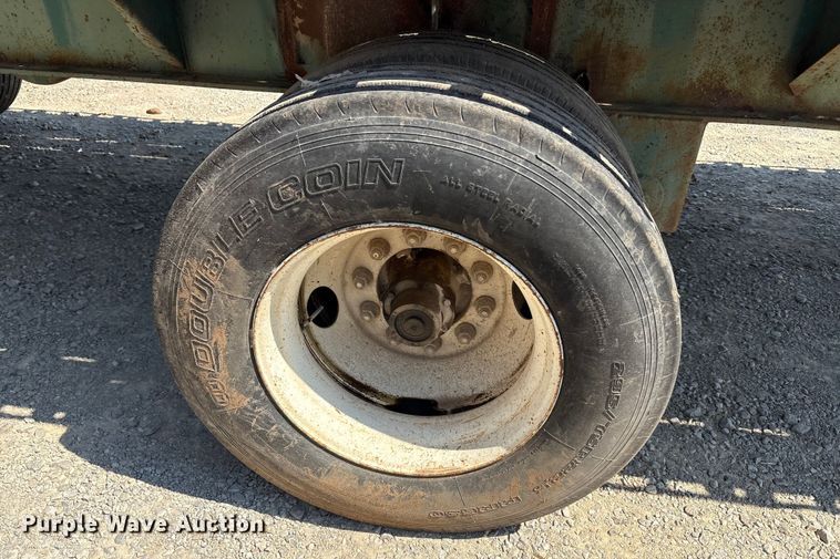 image for item EA7528 1995 Untility FS2CHAE flatbed trailer