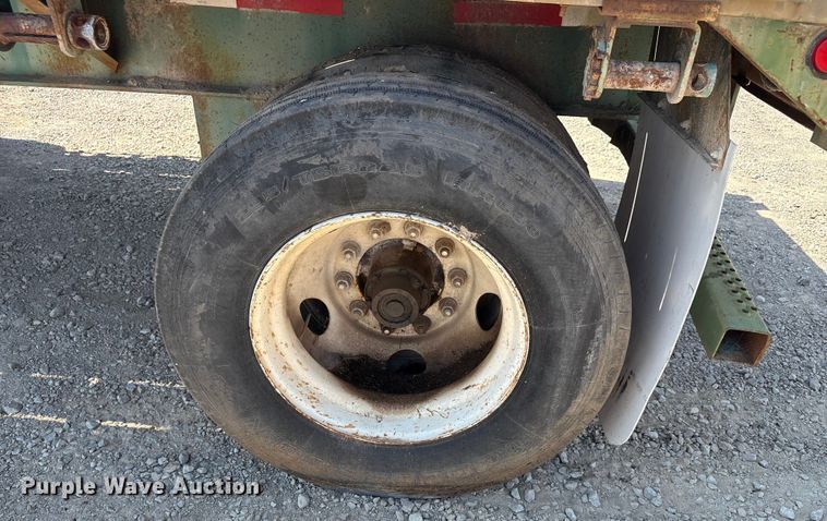 image for item EA7528 1995 Untility FS2CHAE flatbed trailer