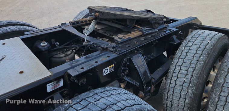 image for item EB8218 2017 Kenworth T680 semi truck