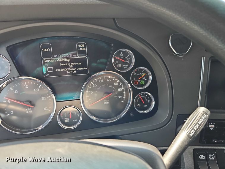 image for item EB8218 2017 Kenworth T680 semi truck