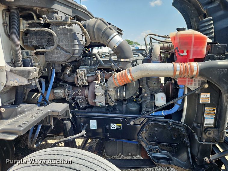 image for item EB8218 2017 Kenworth T680 semi truck