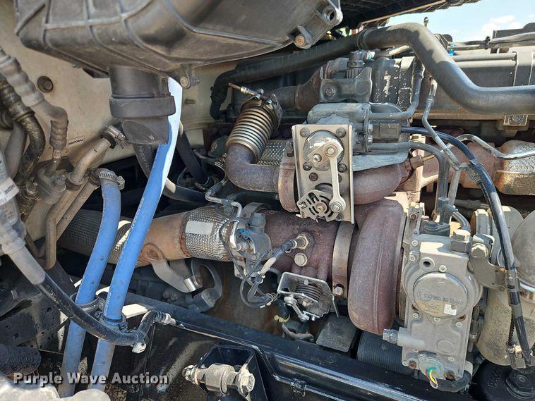 image for item EB8218 2017 Kenworth T680 semi truck