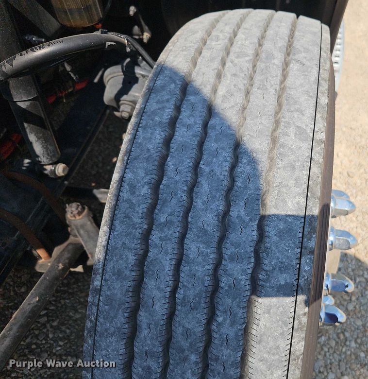 image for item EB8218 2017 Kenworth T680 semi truck