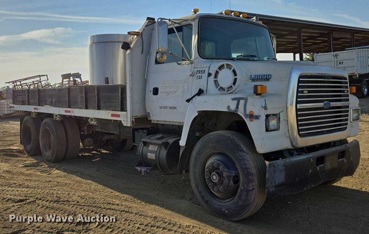 image for item EC1142 1994 Ford LN8000 flatbed truck