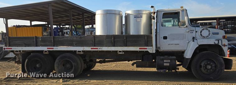image for item EC1142 1994 Ford LN8000 flatbed truck
