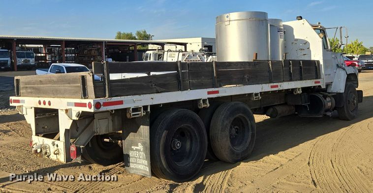 image for item EC1142 1994 Ford LN8000 flatbed truck