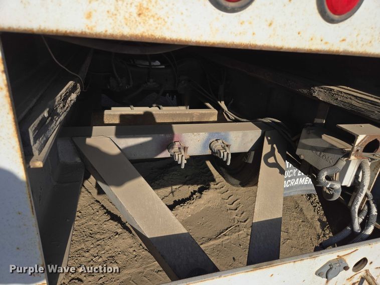 image for item EC1142 1994 Ford LN8000 flatbed truck