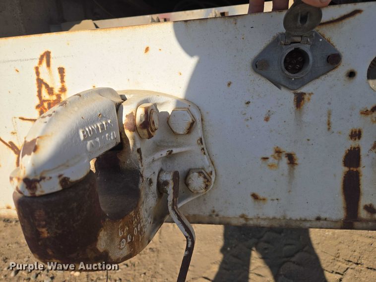 image for item EC1142 1994 Ford LN8000 flatbed truck