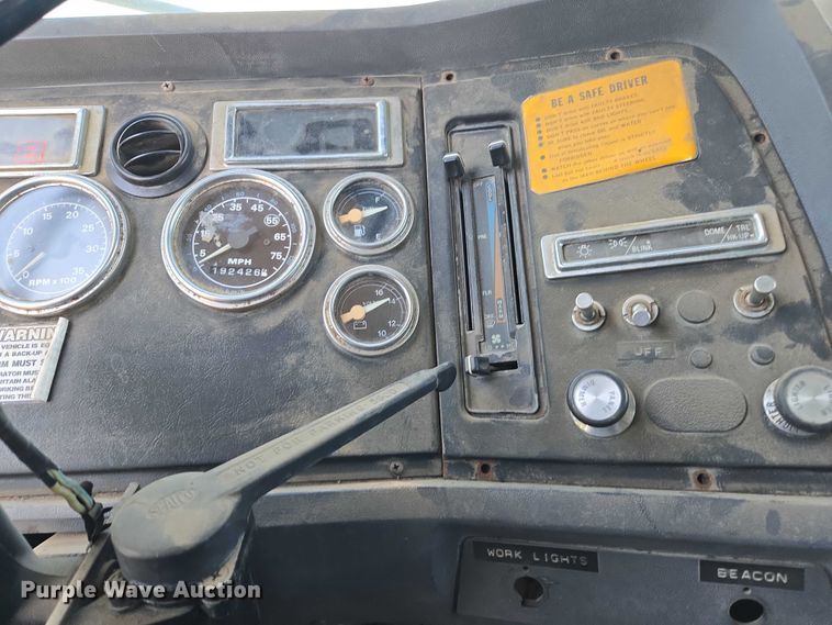 image for item EC1142 1994 Ford LN8000 flatbed truck