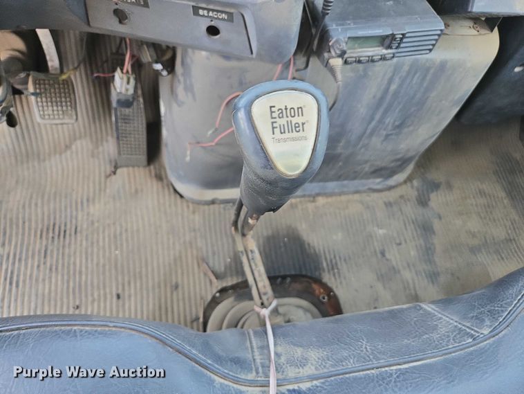 image for item EC1142 1994 Ford LN8000 flatbed truck