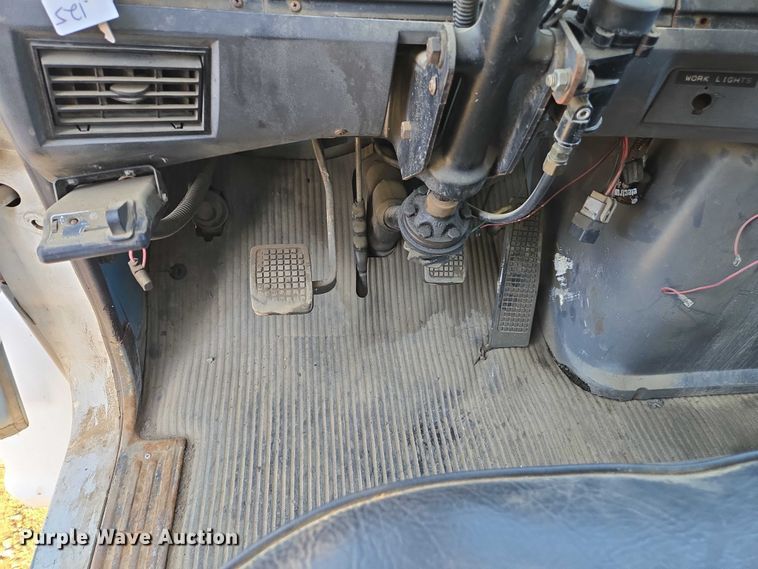 image for item EC1142 1994 Ford LN8000 flatbed truck