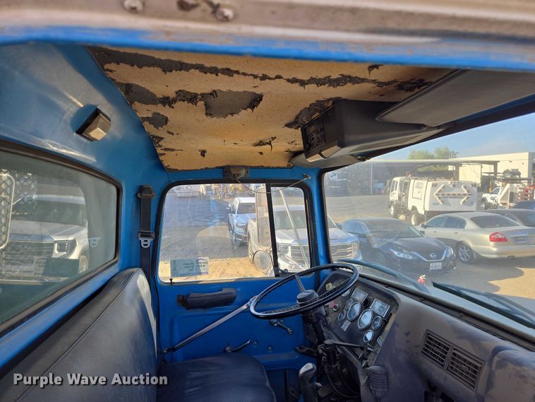 image for item EC1142 1994 Ford LN8000 flatbed truck