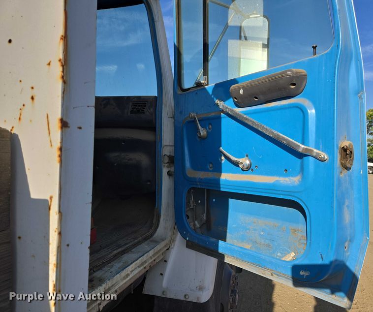 image for item EC1142 1994 Ford LN8000 flatbed truck