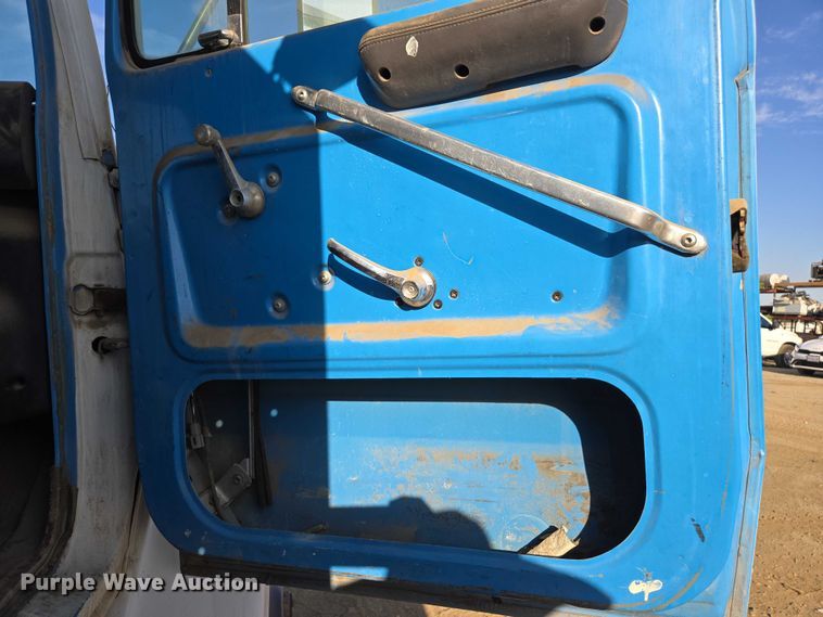 image for item EC1142 1994 Ford LN8000 flatbed truck