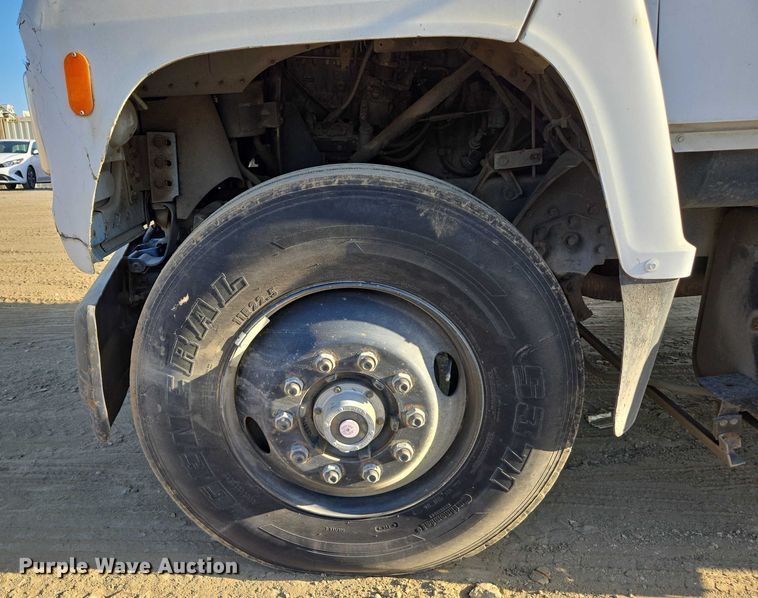 image for item EC1142 1994 Ford LN8000 flatbed truck