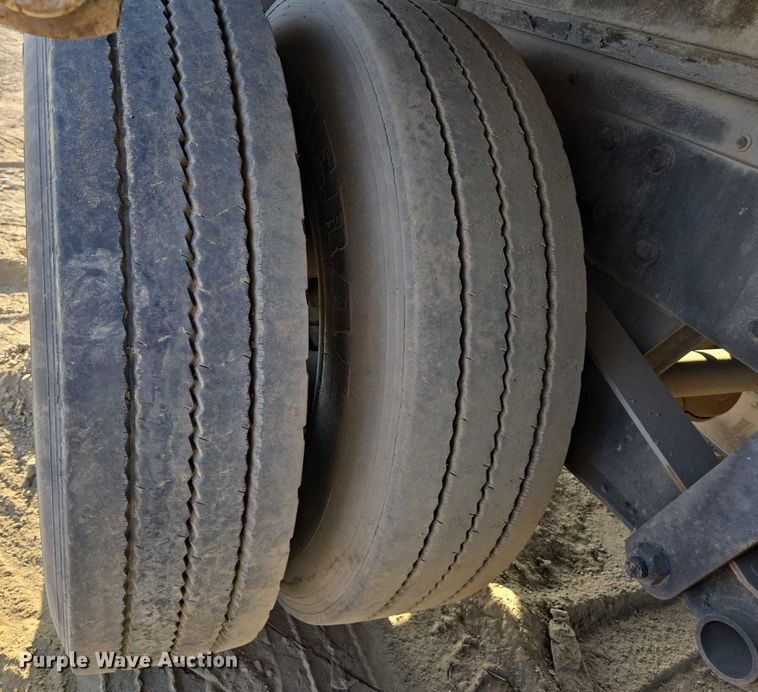 image for item EC1142 1994 Ford LN8000 flatbed truck