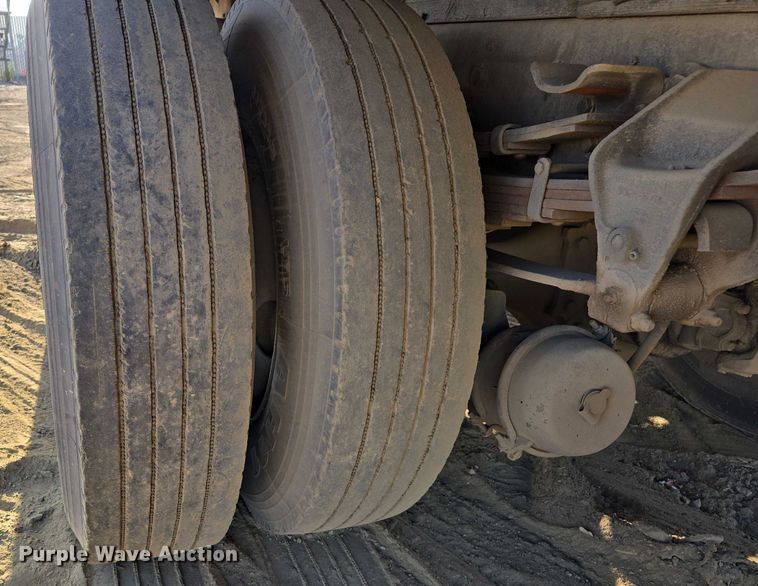 image for item EC1142 1994 Ford LN8000 flatbed truck