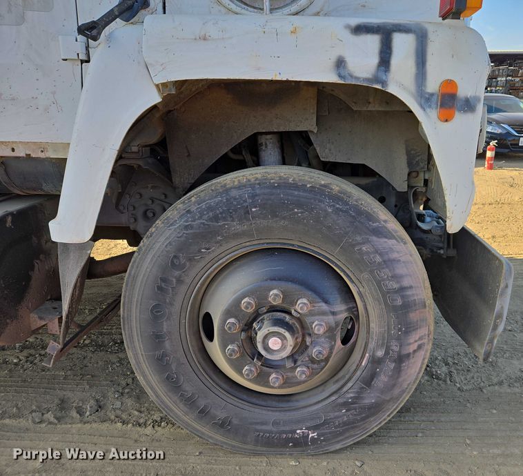 image for item EC1142 1994 Ford LN8000 flatbed truck