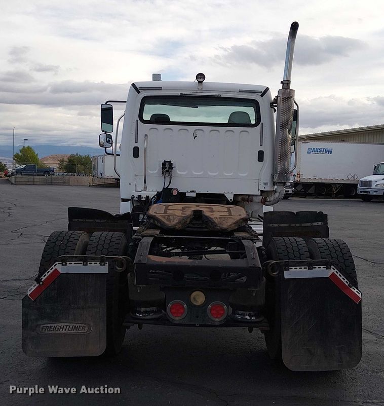 image for item EC1203 2007 Freightliner M2 semi truck