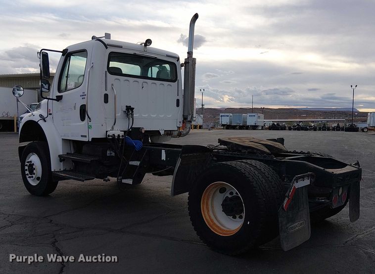 image for item EC1203 2007 Freightliner M2 semi truck