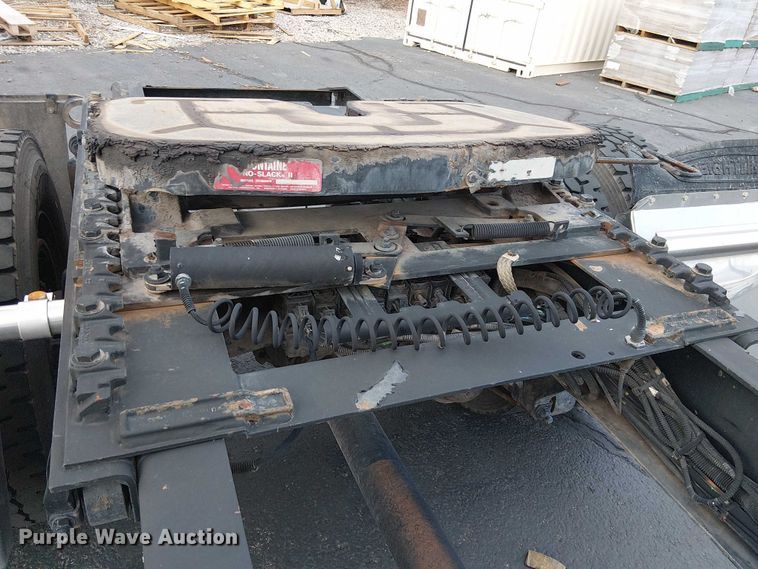 image for item EC1203 2007 Freightliner M2 semi truck