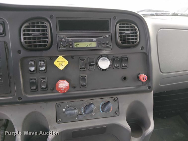 image for item EC1203 2007 Freightliner M2 semi truck