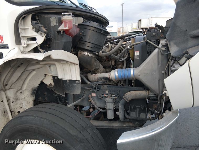 image for item EC1203 2007 Freightliner M2 semi truck