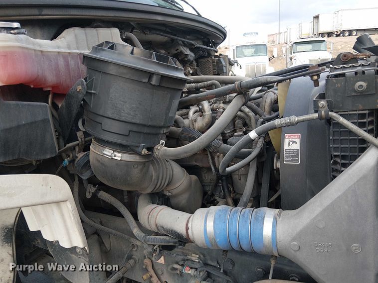 image for item EC1203 2007 Freightliner M2 semi truck