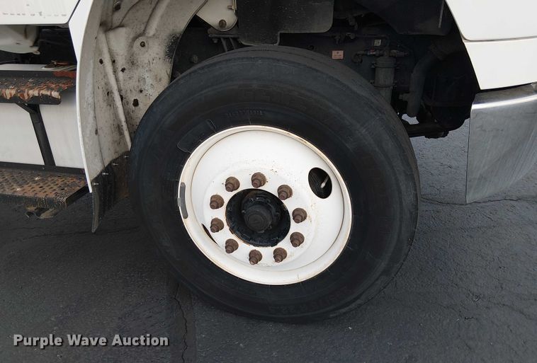 image for item EC1203 2007 Freightliner M2 semi truck