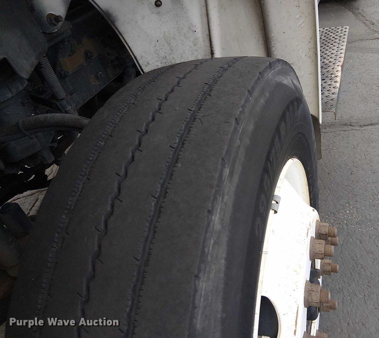 image for item EC1203 2007 Freightliner M2 semi truck