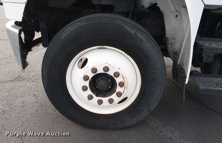 image for item EC1203 2007 Freightliner M2 semi truck