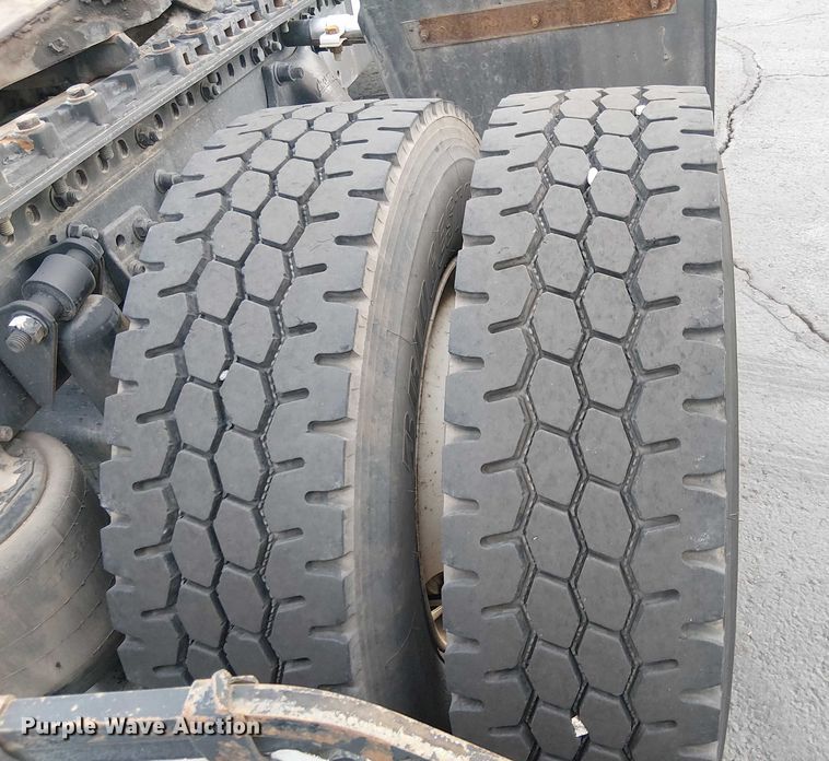 image for item EC1203 2007 Freightliner M2 semi truck