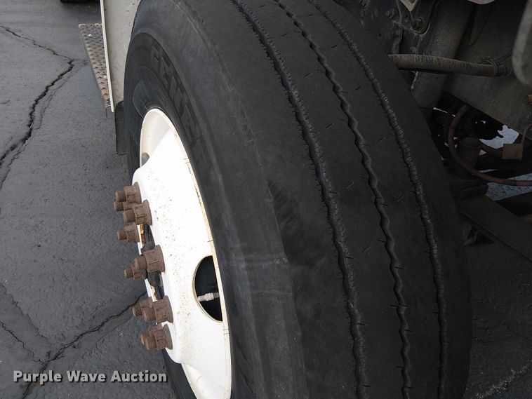 image for item EC1203 2007 Freightliner M2 semi truck