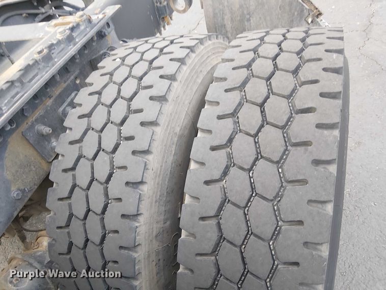 image for item EC1203 2007 Freightliner M2 semi truck