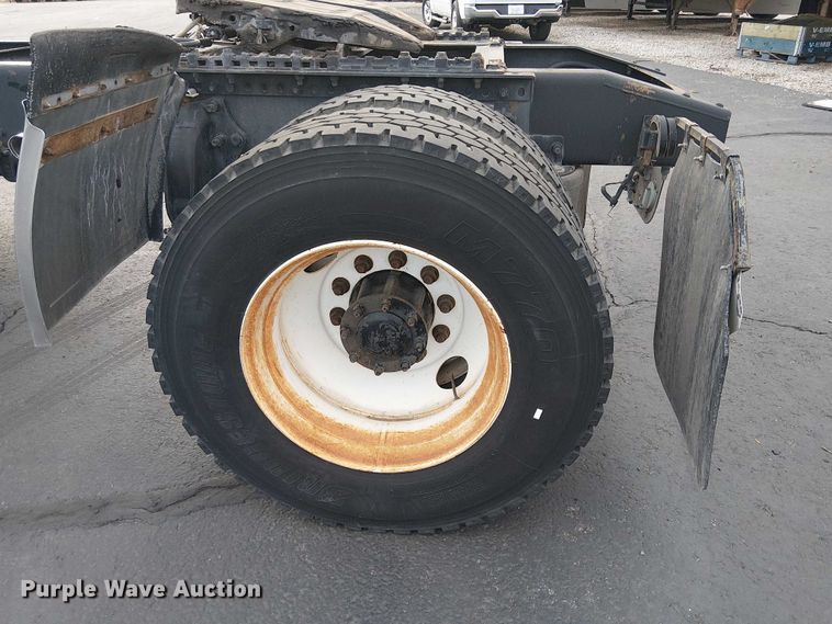 image for item EC1203 2007 Freightliner M2 semi truck