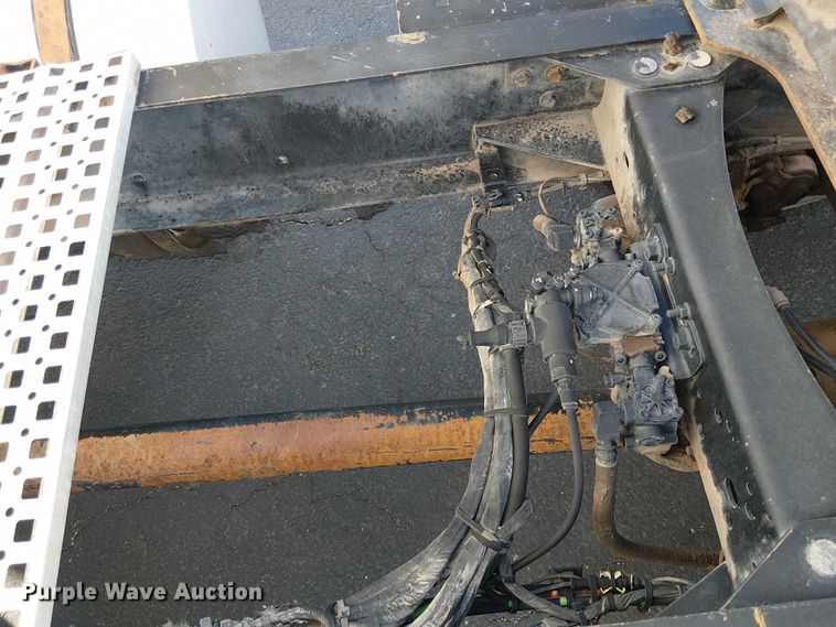 image for item EC1204 2005 Volvo VNL semi truck