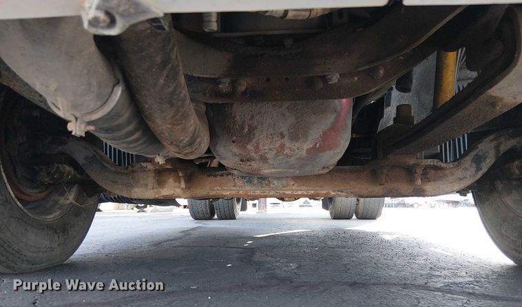 image for item EC1204 2005 Volvo VNL semi truck