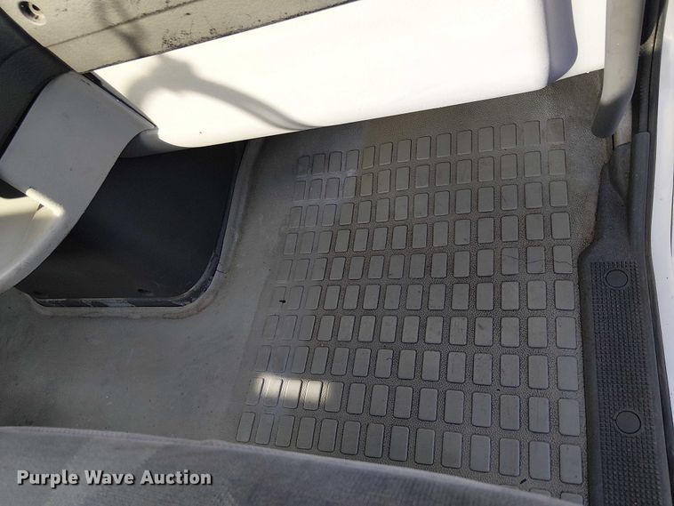 image for item EC1204 2005 Volvo VNL semi truck