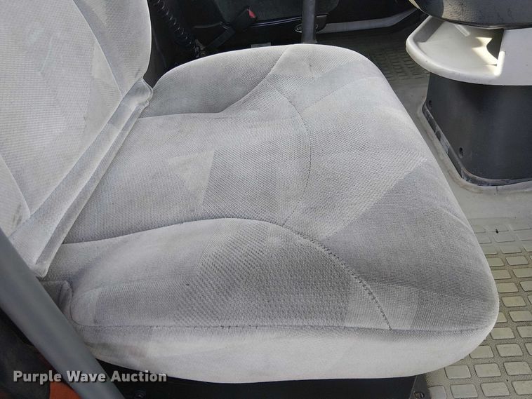 image for item EC1204 2005 Volvo VNL semi truck