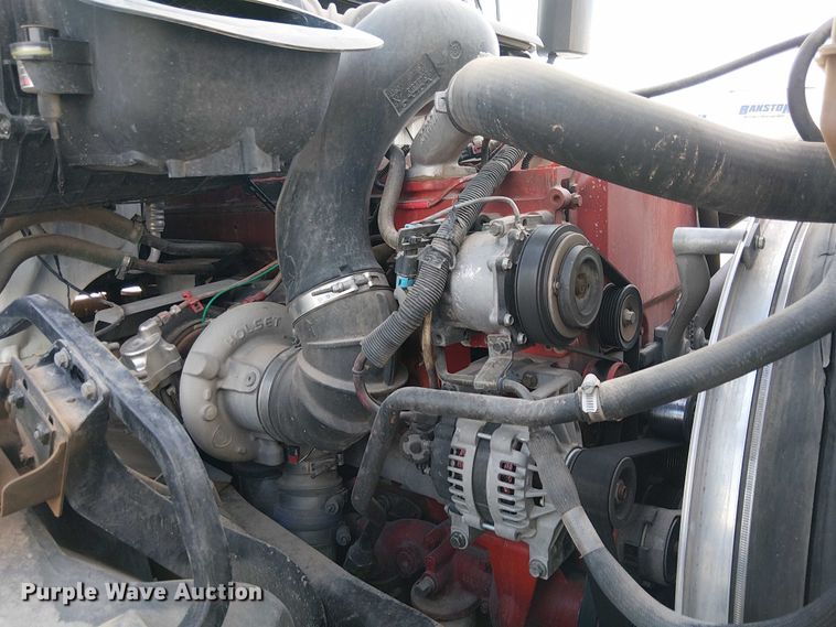 image for item EC1204 2005 Volvo VNL semi truck