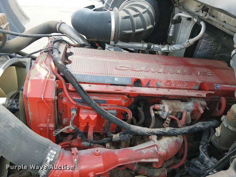 image for item EC1204 2005 Volvo VNL semi truck