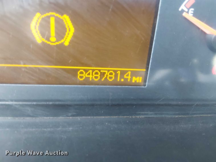 image for item EC1204 2005 Volvo VNL semi truck