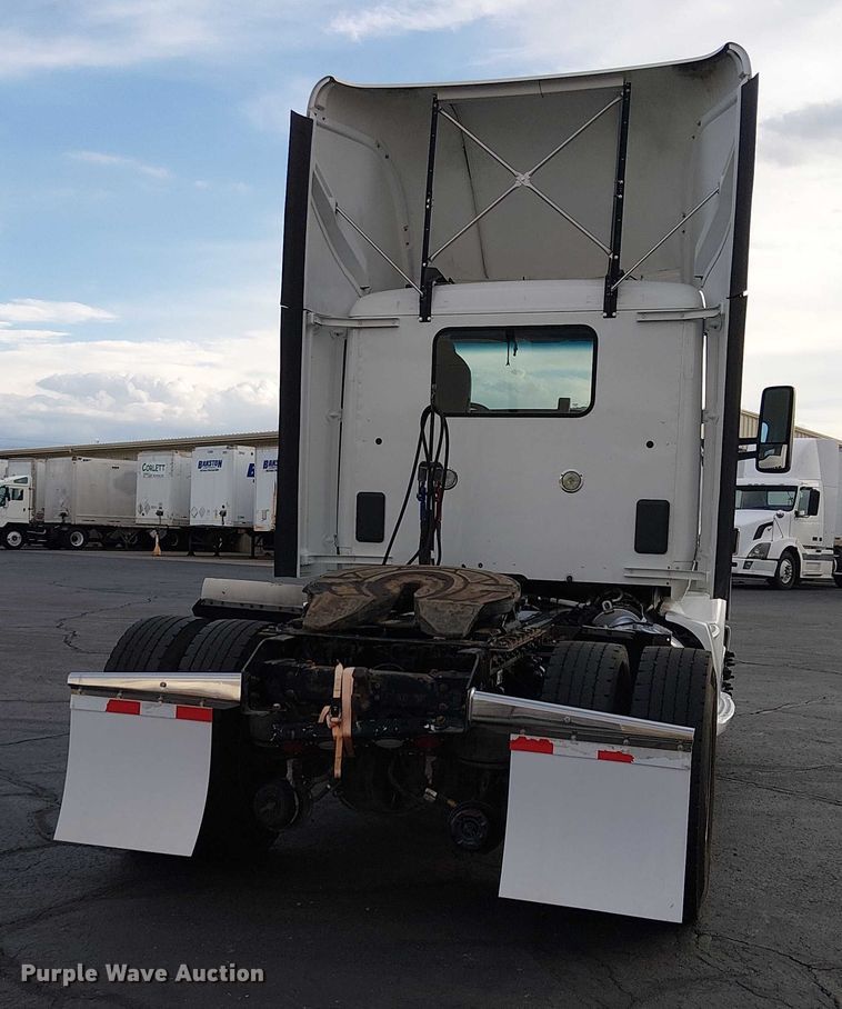 image for item EC1205 2017 Kenworth T680 semi truck