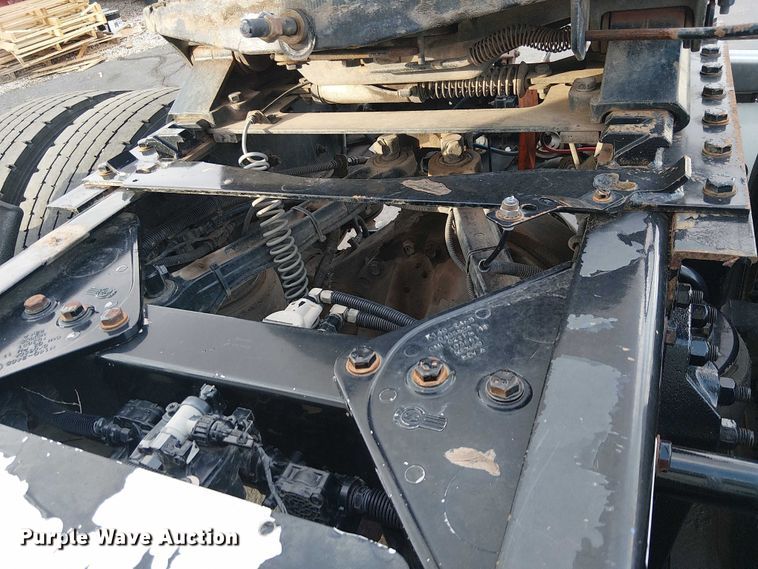 image for item EC1205 2017 Kenworth T680 semi truck