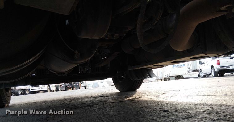 image for item EC1205 2017 Kenworth T680 semi truck