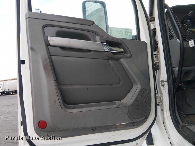 image for item EC1205 2017 Kenworth T680 semi truck