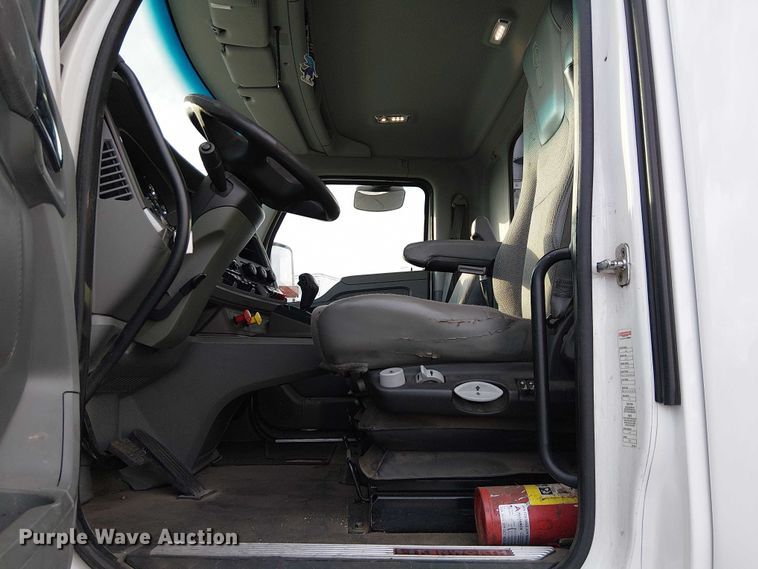 image for item EC1205 2017 Kenworth T680 semi truck