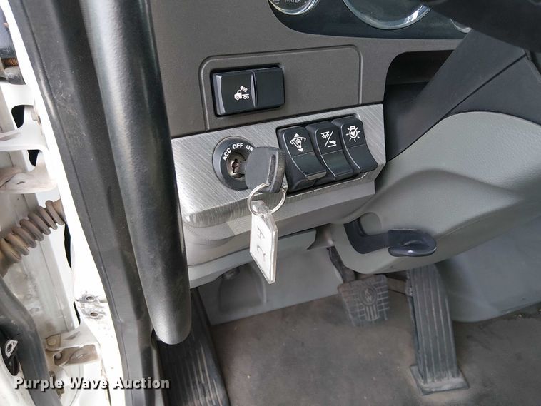 image for item EC1205 2017 Kenworth T680 semi truck